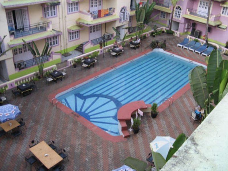 Sodders Renton Manor Hotel Arpora Exterior photo